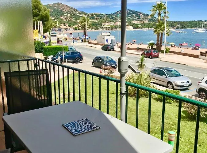 Les Marines D'agay Climatise 아파트 *